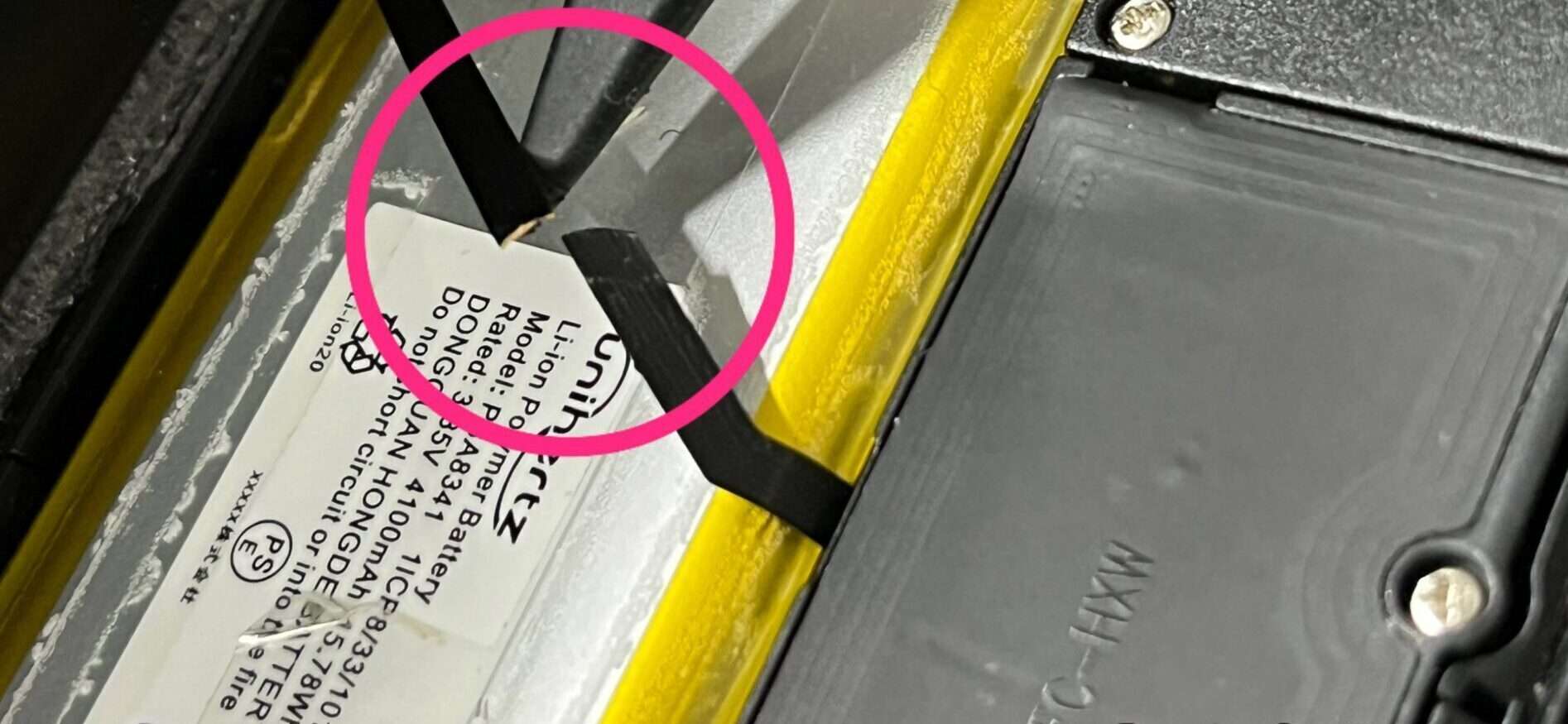 Unihertz Titan Slimを自分でバッテリー交換中に断線